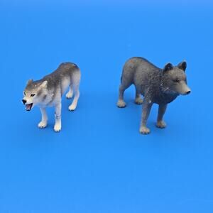 Lot of 2 Wolf Figures Schleich Gray Wolf & Mojo Dark Wolf Animal Toy Lot